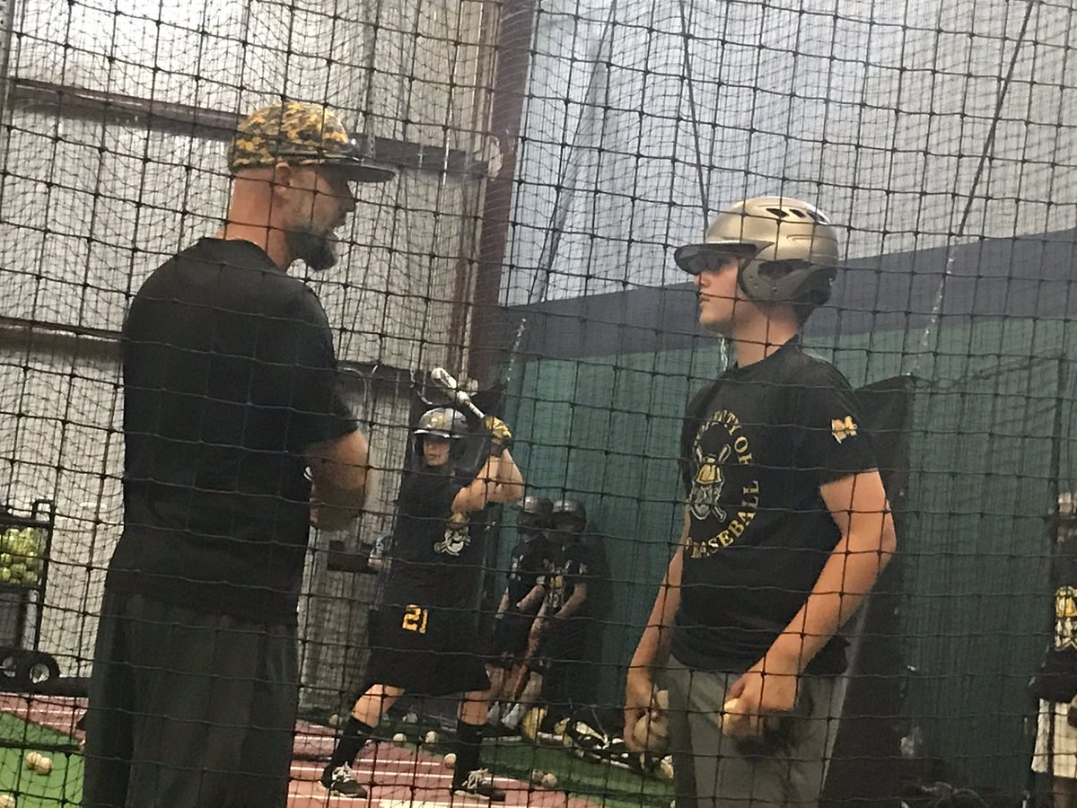 3rdMonkeySports's tweet photo. Another busy day into night! Coach Gonnello’s sports camp was a blast, members, new athletes and teams coming in! Finishing the day with open hitting night! #thirdmonkeysports #sportscamp #teampractice #openhitting #doingbigthings https://t.co/6UFItRLjyy