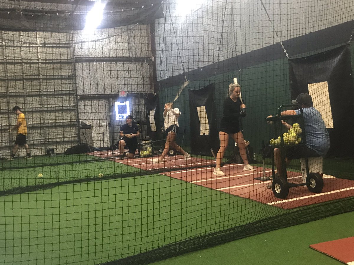 3rdMonkeySports's tweet photo. Another busy day into night! Coach Gonnello’s sports camp was a blast, members, new athletes and teams coming in! Finishing the day with open hitting night! #thirdmonkeysports #sportscamp #teampractice #openhitting #doingbigthings https://t.co/6UFItRLjyy