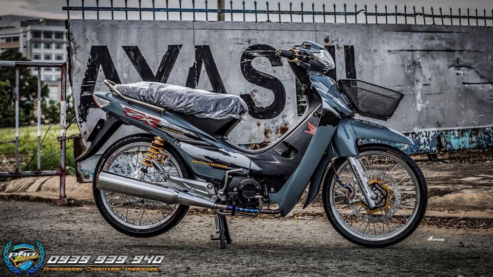 BikersRanger's tweet photo. Honda Wave 100 @ ex5 class full restore Thai edition ! Carekk tak carekk mat? Sape ada simpan meh share sikit !
Kredit: FB Thach Ngo Pho
#bikersranger #TBRraretrok #SangapThrottle #Honda #SatuHati #Wave100 https://t.co/wRSovAaotG