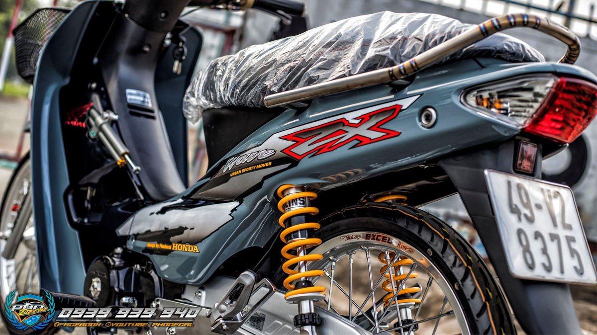 BikersRanger's tweet photo. Honda Wave 100 @ ex5 class full restore Thai edition ! Carekk tak carekk mat? Sape ada simpan meh share sikit !
Kredit: FB Thach Ngo Pho
#bikersranger #TBRraretrok #SangapThrottle #Honda #SatuHati #Wave100 https://t.co/wRSovAaotG