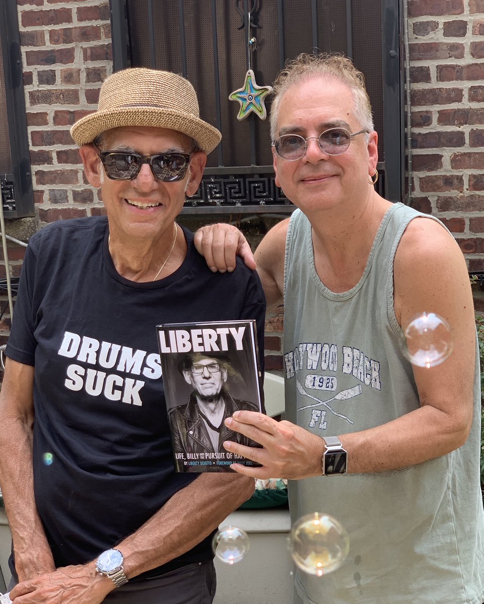 modern_drummer's tweet photo. Coming soon! #LibertyDeVitto book on @hudson_music @modern_drummer #editoratlarge @BillyAmendola and @libertydevitto #hanginginbrooklyn @billyjoel #bubbles by Mae! https://t.co/nDjpStTBQ7
