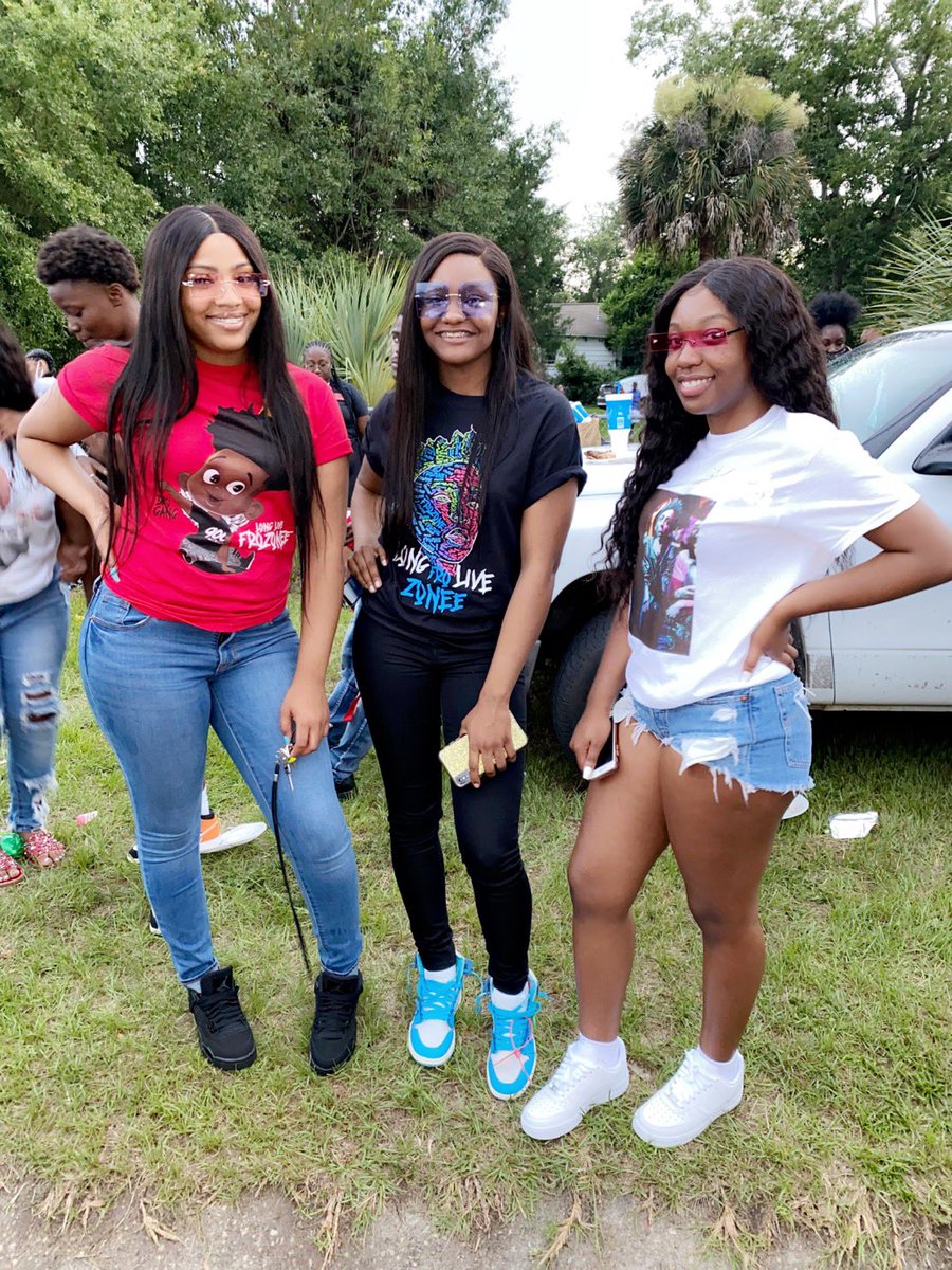 _GoldHipster's tweet image. “ Gang 👯‍♀️up in this bitch we steady posted at the duckoff “ 🖤  #LLFro