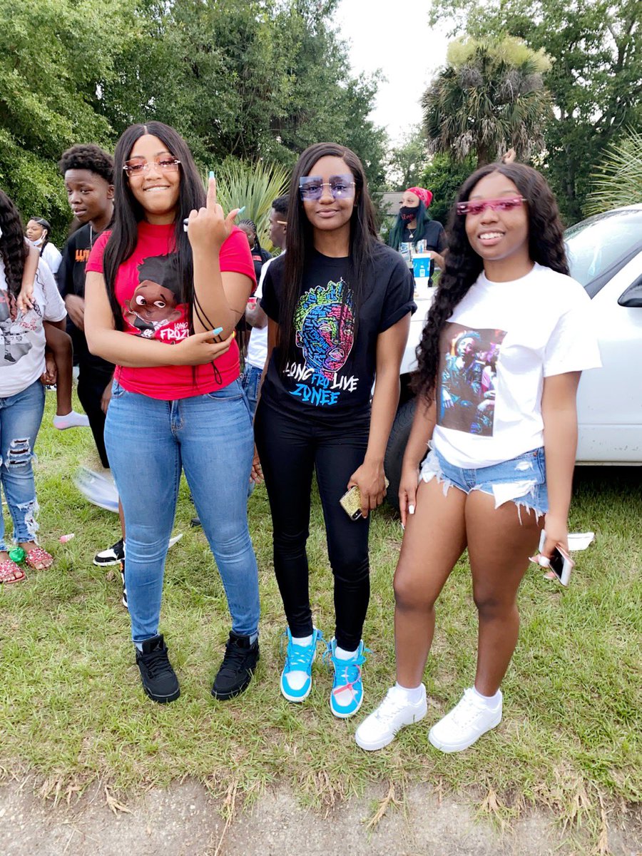 _GoldHipster's tweet image. “ Gang 👯‍♀️up in this bitch we steady posted at the duckoff “ 🖤  #LLFro