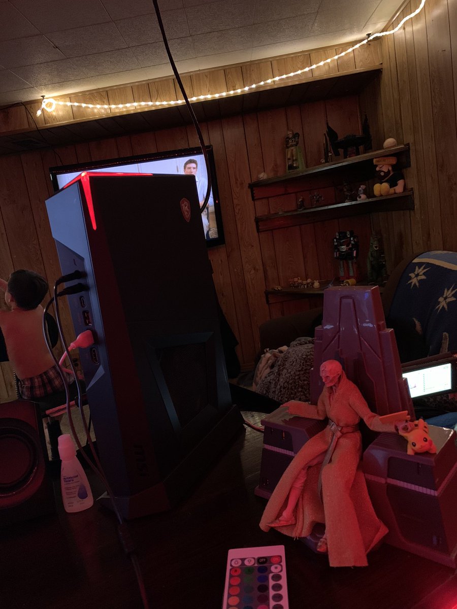32BitzOfGiL's tweet photo. Watches over my baby!!!  #TopShelfKiller https://t.co/ZQWtaaUYA2