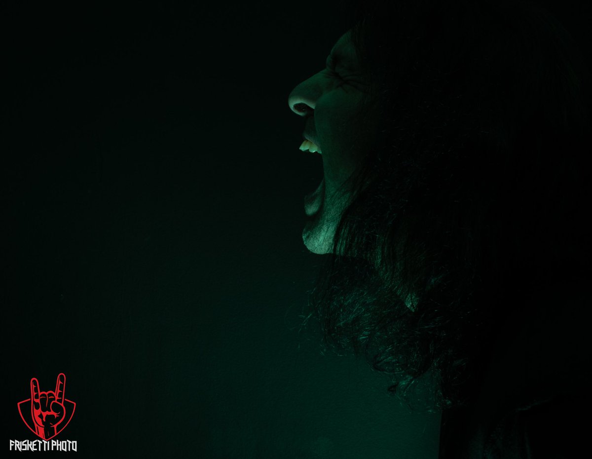 Frisketti_Photo's tweet image. #lightingtest #selfportrait #green #greengel #greenhell #hulk #friskettiphoto @@Frisketti_Photo