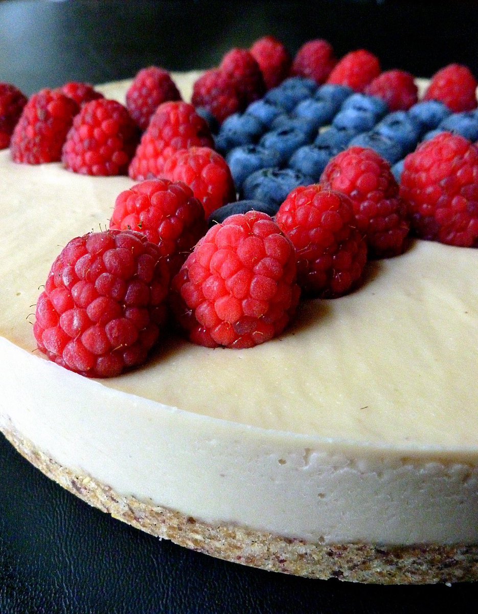 PenniShelton's tweet photo. Foodie Friday Blast from 4th of July of the Past feat. This #bombass #vegan #cheesecake https://t.co/tg4DDdv89F https://t.co/webOIJhWGD