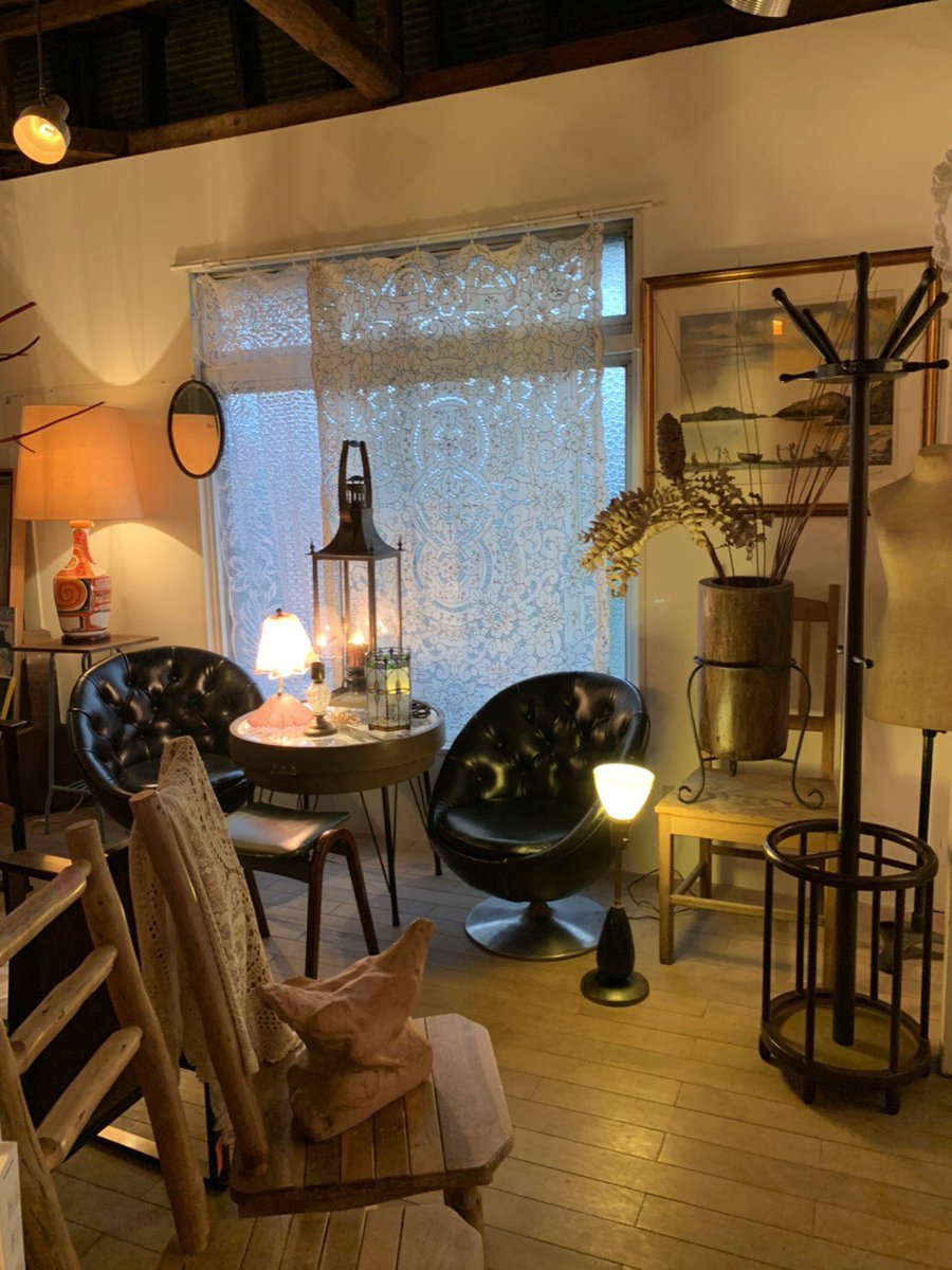 atptic's tweet photo. 今週土日はオーナーが茨城のイベントに行っておりますが土日共々ATP店舗は通常営業13-20時となっております！まだまだ入荷したてホカホカの椅子やテーブルございます！天気が絶妙ですが、、来て頂いたお客様にはいいことがあるかもです！ぜひふらっと遊びにきてくださーい！ https://t.co/emyxYfAvEv