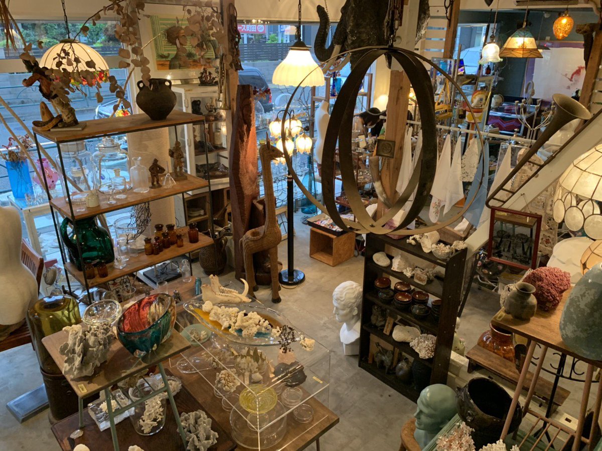 atptic's tweet photo. 今週土日はオーナーが茨城のイベントに行っておりますが土日共々ATP店舗は通常営業13-20時となっております！まだまだ入荷したてホカホカの椅子やテーブルございます！天気が絶妙ですが、、来て頂いたお客様にはいいことがあるかもです！ぜひふらっと遊びにきてくださーい！ https://t.co/emyxYfAvEv