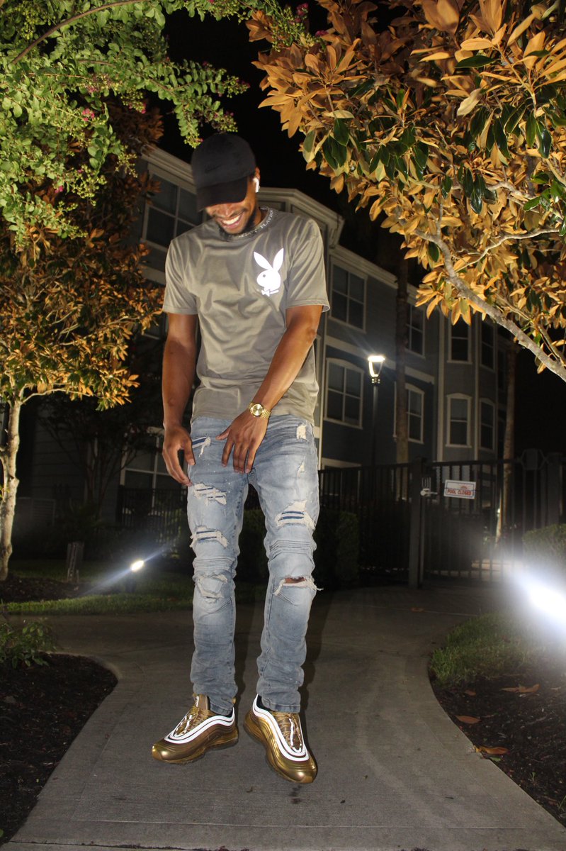 d_stoic1's tweet image. DONT KNOW WHY IM STILL A PLAYBOY 🐇🐰🆘#someonesaveme