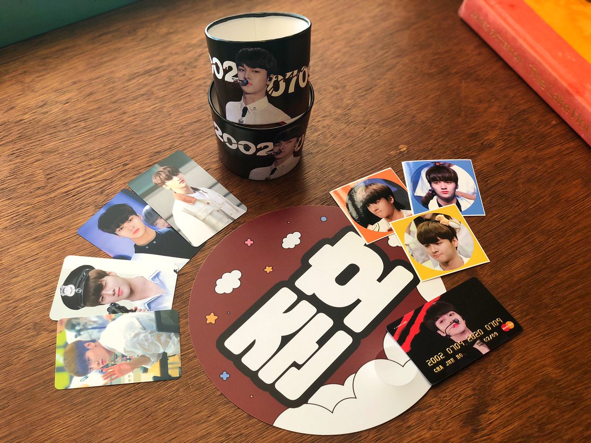 RedMangTodan's tweet photo. 특전 부채 뒷면 사진도 추가합니다 ❤️ https://t.co/WHDu5z2Vju