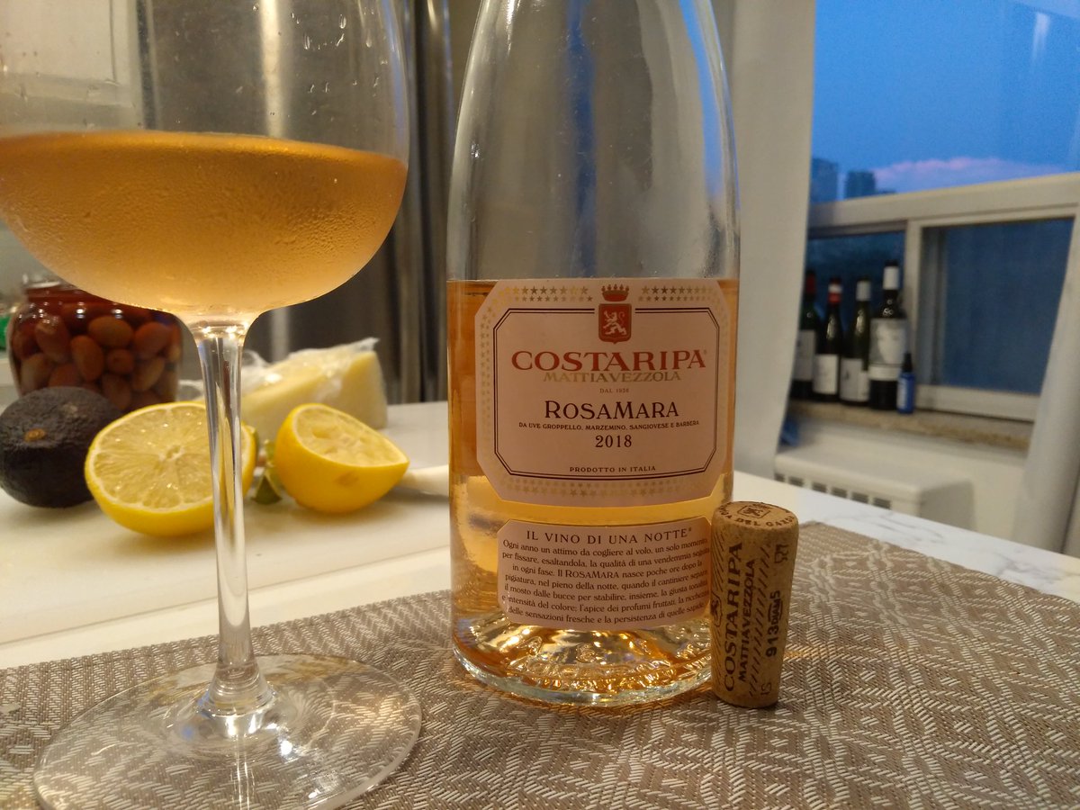 giuseppedc90's tweet photo. Rose pairing. Rosamara @costaripa and oven baked haddock with tomatoes, potatoes and rosemary. Just what I need in a hot summer in #Toronto.
#foodandwine #winepairing #rosewine #winetasting #winelover #wineoclock #winetime #vinorosato #torontofood #homecooking #tofinest #foodies https://t.co/kkETPFXYRL