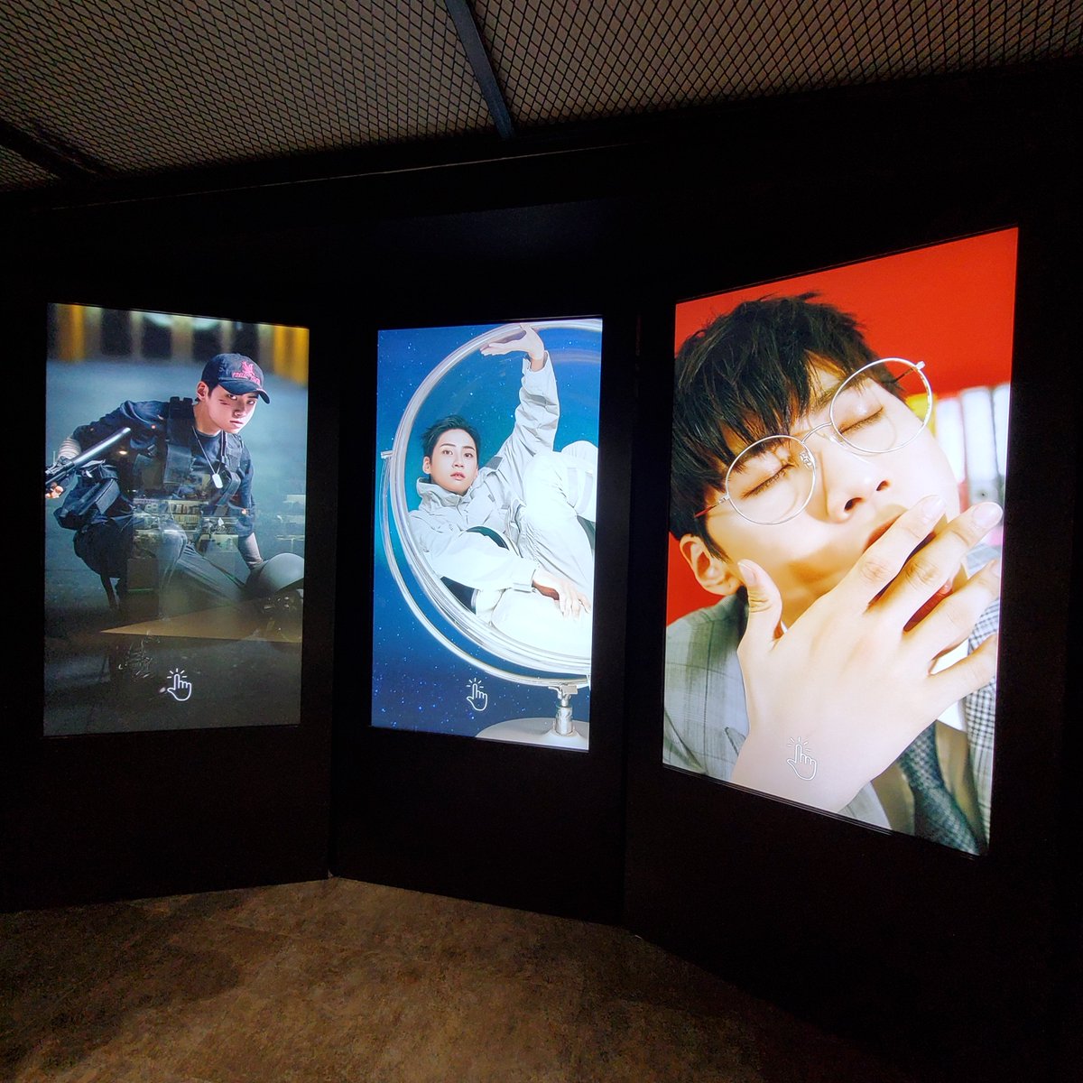 musicart_twt's tweet photo. #이진혁 🌞 (#LEEJINHYUK) 미니앨범 [#Splash!] 컨셉존 뮤직아트 명동 팔레트에 상륙!
✌️브이단✌️여러분들의 많은 관심 부탁드립니다. 

기간 : 7.4(토) ~ 7.19(일)
운영 시간 : 매일 11:30 ~ 21:30
* 7.13(월) 은 백화점 휴점일입니다.

#난장판 #Bedlam #뮤직아트 #이진혁_팔레트를_뒤집어_난장판 https://t.co/GXziBYRBeX