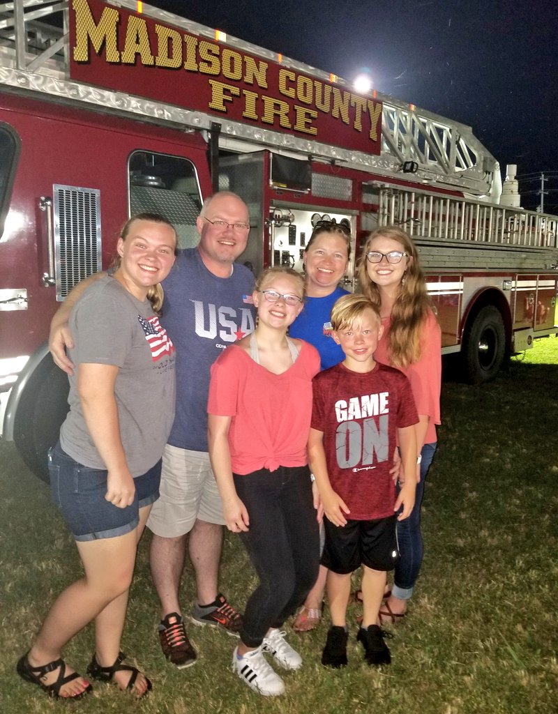 jeffwall1976's tweet photo. Hoping you all have a very Happy 4th of July!  
Have a safe and blessed weekend, everyone!
🇺🇸🇺🇸🇺🇸 God Bless America 🇺🇸🇺🇸🇺🇸
              Much love to you all!

Jeff and Amy Wall
Hannah, Abby, Emma, and Cooper (#4Walls) https://t.co/bPqppSqFzH https://t.co/3t8X5JEB9Q