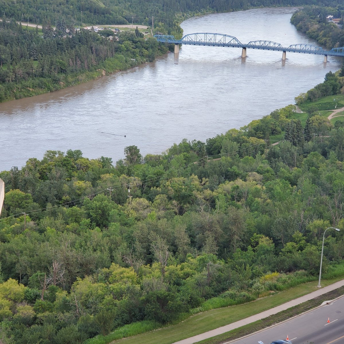 Not sure if any kind of alert or caution has been issued, but from where I sit the river is high and fast. This evening, seeing trees floating and people in watercraft seemingly struggling to get to shore <a href="/CityofEdmonton/">City of Edmonton</a> <a href="/EdmontonFire/">Edmonton Fire Rescue Services</a> <a href="/edmontonpolice/">Edmonton Police</a>