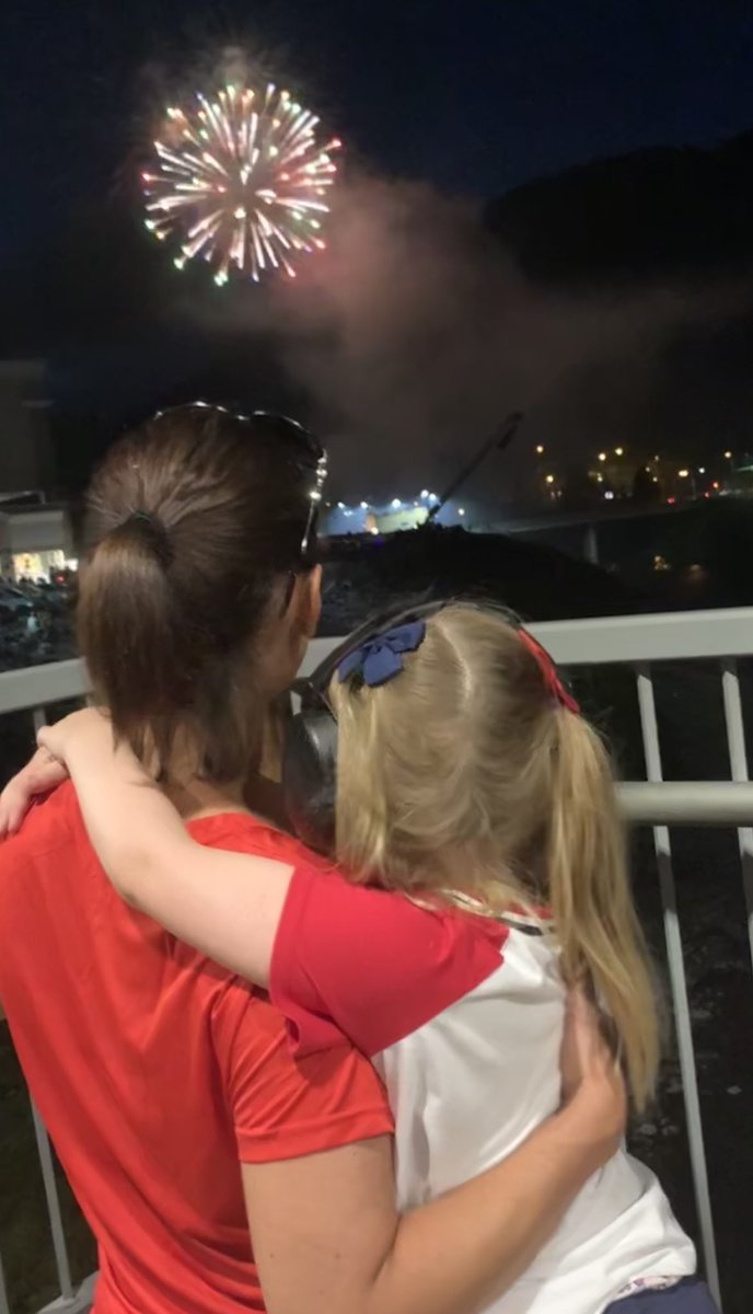 JaredLMiller's tweet photo. Family Fun!
Fireworks night in Grundy.
#Blessed #4thofJuly2020 #mmsKids https://t.co/Mq2uJF1NKK