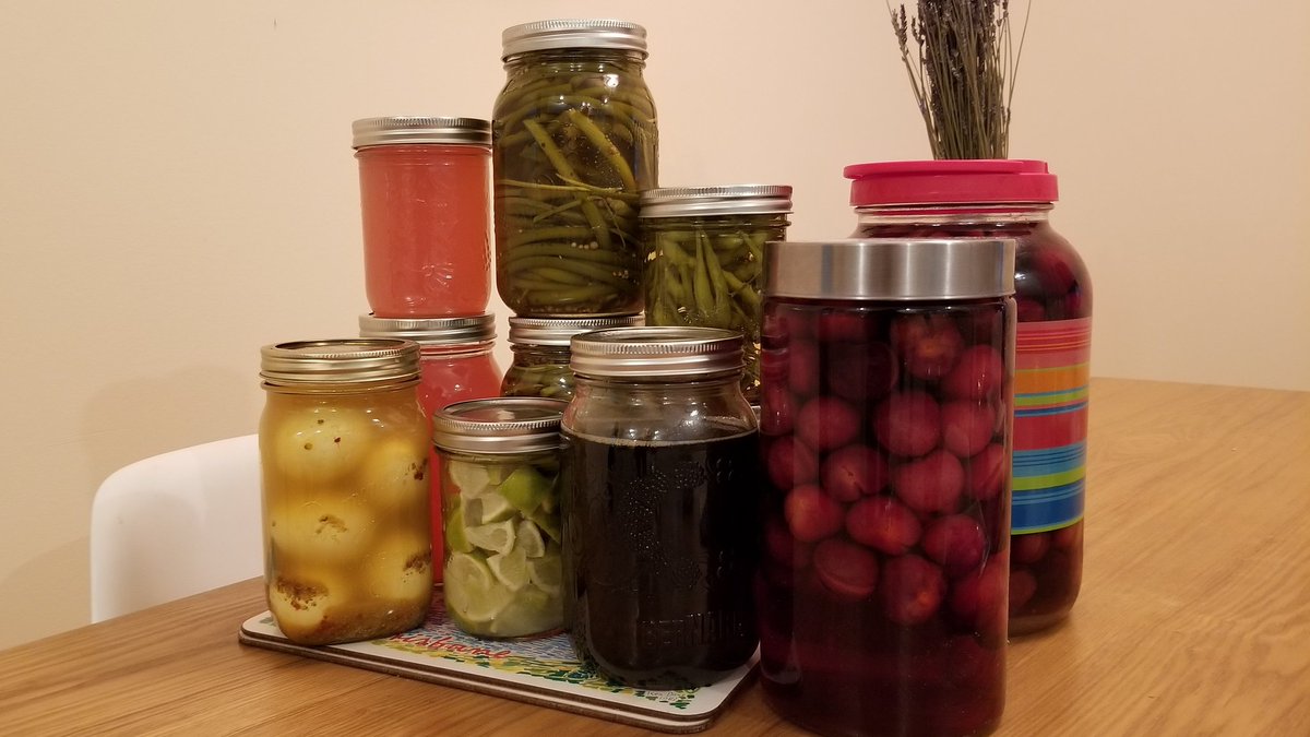 jfkaczmarek's tweet photo. Summary of a fun week of plentiful, #local, produce -- why am i only now remembering I'm not a very patient person?
#pickles #cherrybounce #garlicscapes #pickledeggs #localcoffee #radishpods #applepectin #eatlocal #buylocal #growyourown https://t.co/bz5VRPCx3M