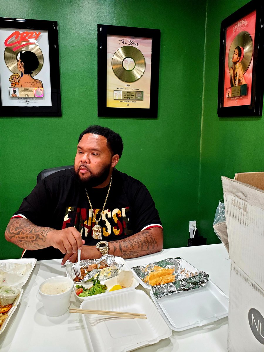 FillmoreRich3's tweet image. Breaking bread with my brother @itsdavidali at the headquarters @abvgrnd #ProjectLevel