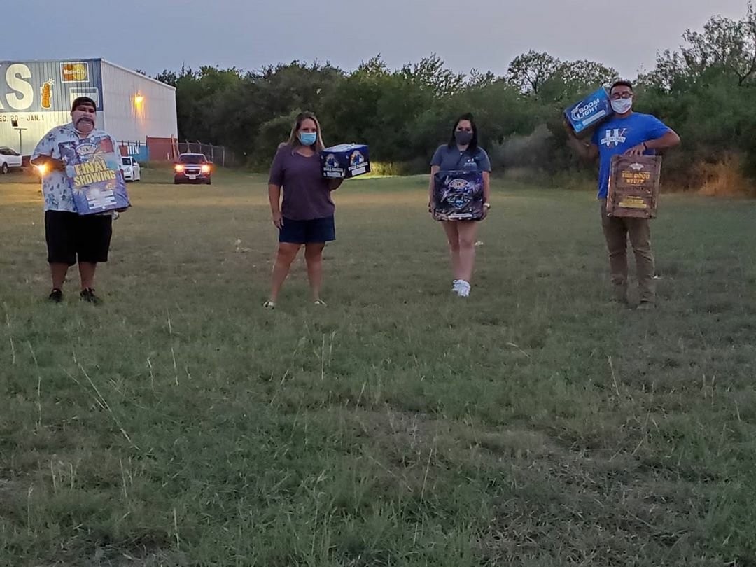 AprilMonterosa's tweet photo. Started the #4thofJuly celebration early with @TC_Apprentice, Norteno 210, @210culture, &amp; Varrios with Values at @MrWFireworks. We hosted a mini firework display for our @SouthsideSATX community. #LiveFromTheSouthside #SanAntonio #4thofJuly2020 https://t.co/LXZGhGrGcC
