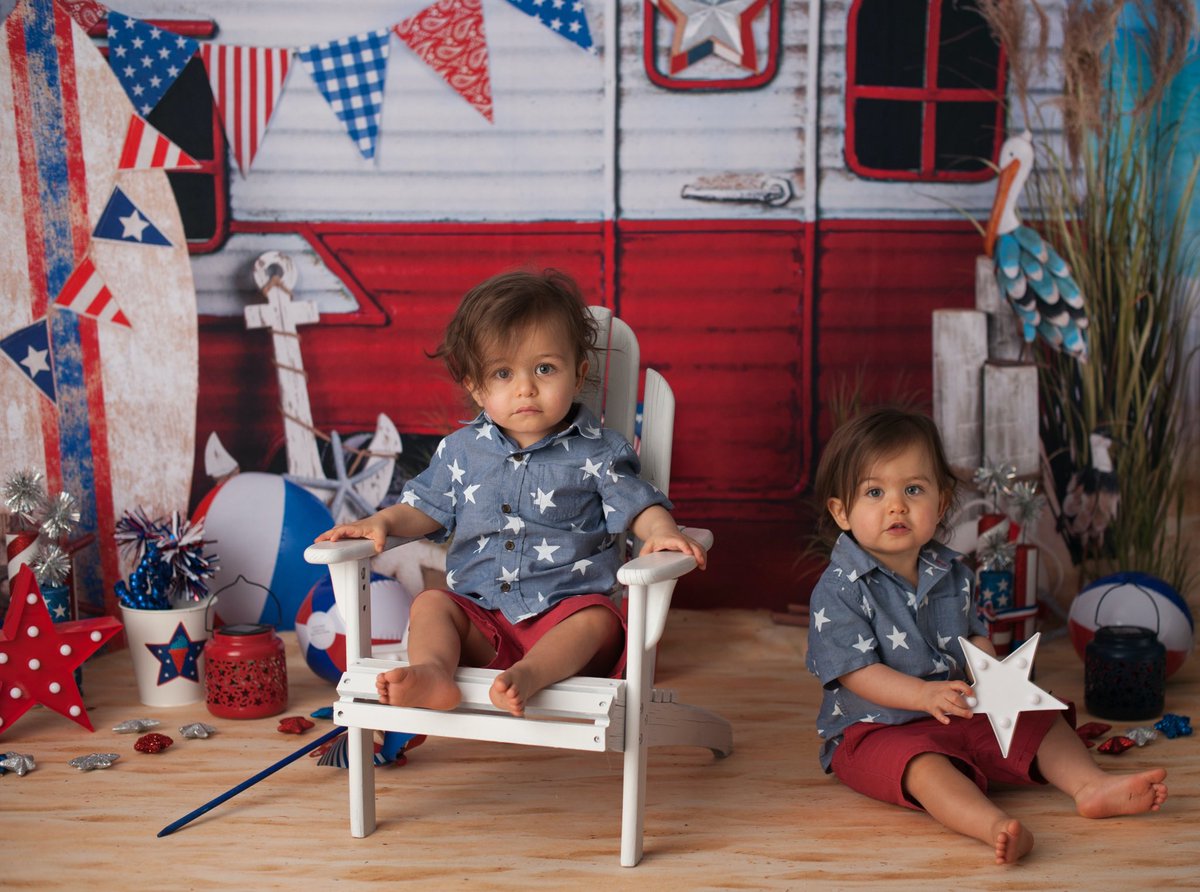 A_Leigh_'s tweet photo. Love these little men ๐๐ #twinlife #almostcrying #redwhiteandblue https://t.co/dmtbNis9it