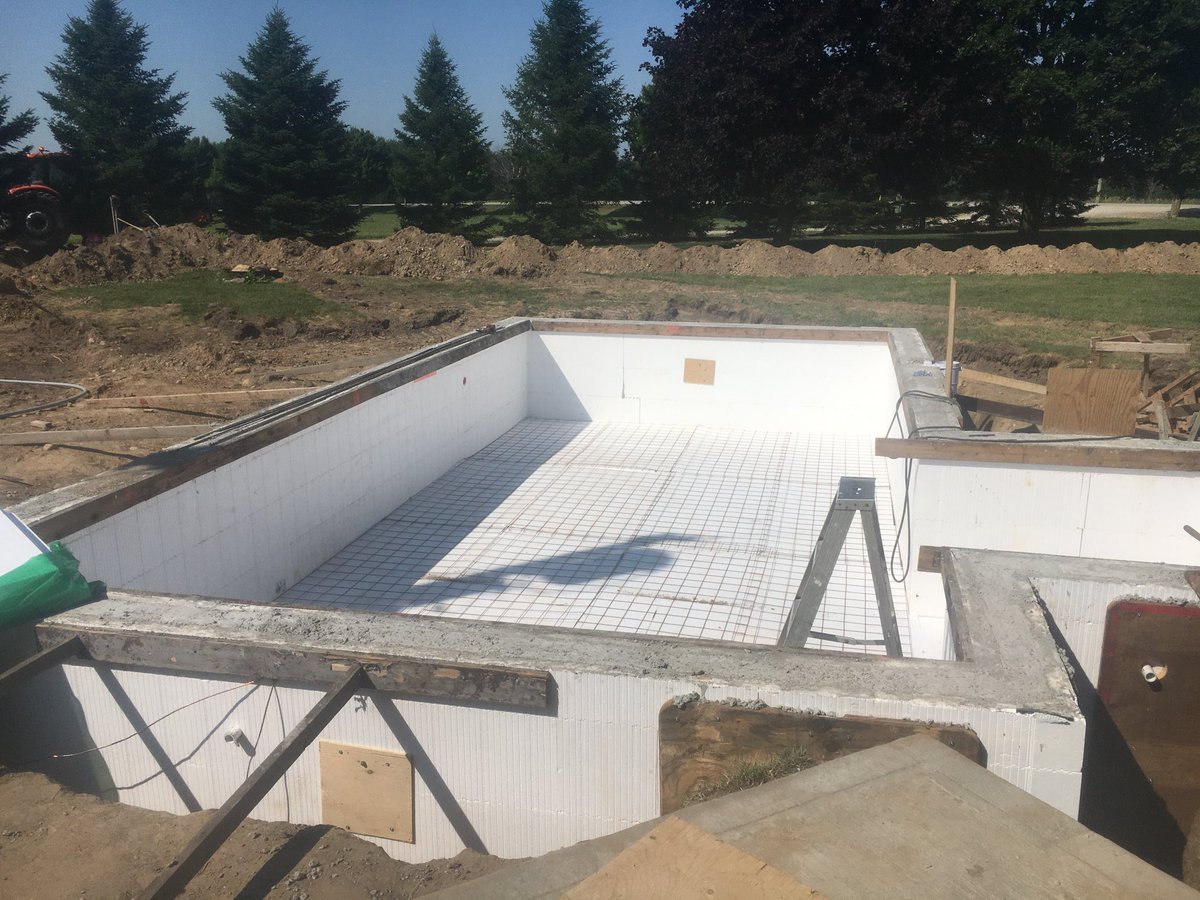 westavi's tweet photo. A good way to bury some money quickly. Is to bring in an underground Hydro service. And build a swimming pool. The front lawn is dug anyhow https://t.co/MfDLMTLhlv