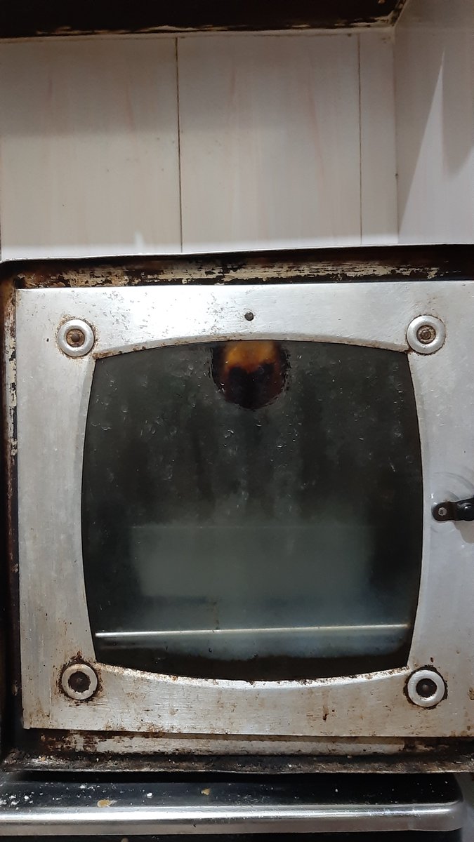 ramiramire's tweet photo. Belajar ilmu kira-kira pakai ini nih, oven hock tanpa termometer https://t.co/SR9CTQahUM