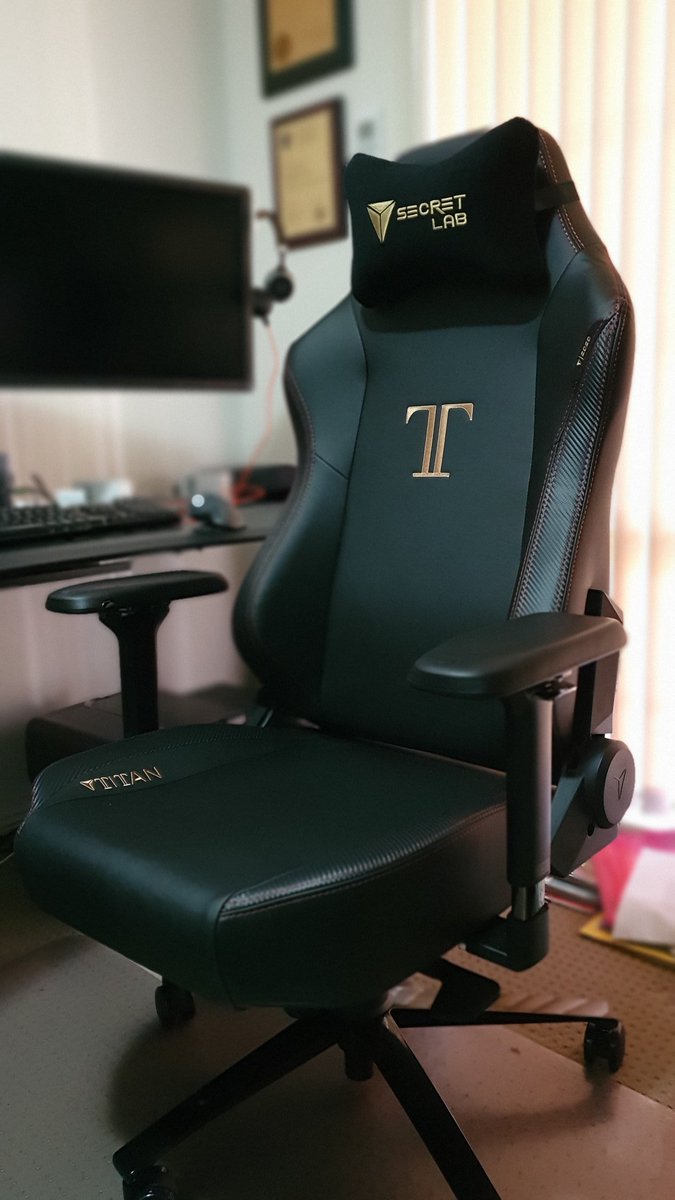 Finally took the plunge and upgraded my old office chair. So glad I did, its an awesome piece of kit. <a href="/secretlabchairs/">Secretlab</a> #Secretlab