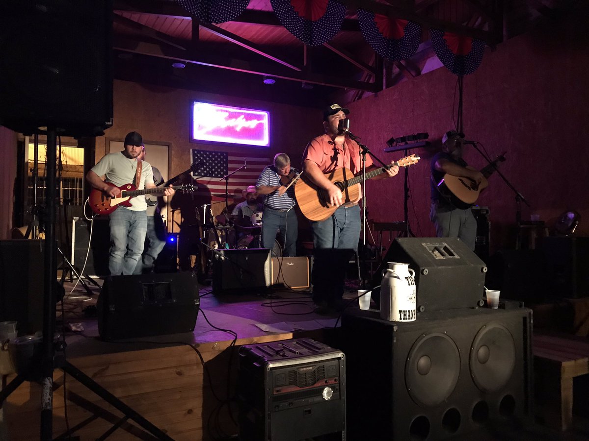 jdbrowerband's tweet photo. Kickin’ it at Buckhorn Bar in Cushing, OK! We just got started, so get on down here boys and girls! Let’s get this 4th of July party started early!!! #jdbrowerband #livemusic #cushingoklahoma #buckhornbar #happy4thofjuly #patriotic #proudtobeamerican https://t.co/o9FWKY8zzY