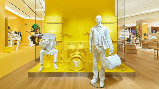 CPP-LUXURY.COM on X: Louis Vuitton unveils stunning new branding and  merchandising at its men's pop-up store in SoHo New York #LouisVuitton  #LVMenFw20 #LVSoho #luxury #luxuryfashion #luxurystore #Soho #NewYork  #VirgilAbloh #ultimate #innovation @LVMH @