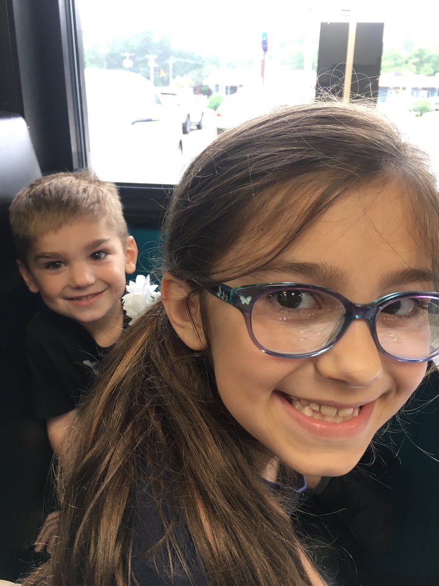 AmieMartin's tweet photo. Been a tough time. But these little moments bring a respite for a little bit. 💕

#Breakfast #SillyLilly #LincolnLog https://t.co/vPyWaC4Hz4