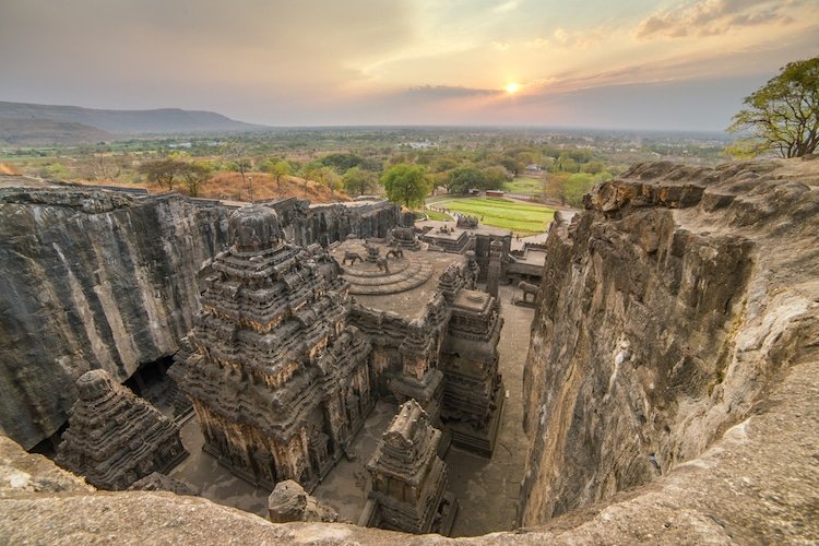 Breathtaking-The Kailash TempleThere are many temples in the world which are known for their beauty. But there is a temple in India which has stood for 100 of years with its beauty in many secrets. Yes!! We are talking about Kailash Temple, ellora, Maharashtra @LostTemple7