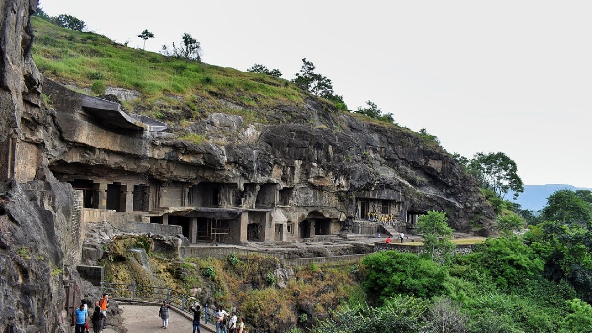 Ellora caves are considered to be the most ancient, it is 34 stone cut caves and also an ancient temple. This temple is not built by joining stones like our other temples but it is built by cutting the same single rock from top to bottom.