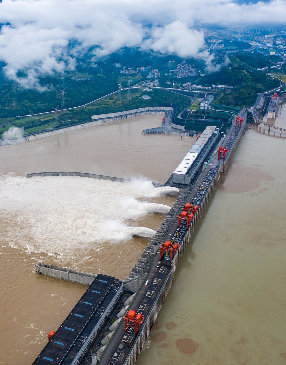 The Three Gorges Dam in Yichang, Hubei province discharges floodwaters on Thursday to prepare for the arrival of the Yangtze River's first flood this year.
Heavy rainfall will continue to hit southern China for the first half of July.
#HeavyRain #SouthChina #CDHK https://t.co/TQs6FjHjPU