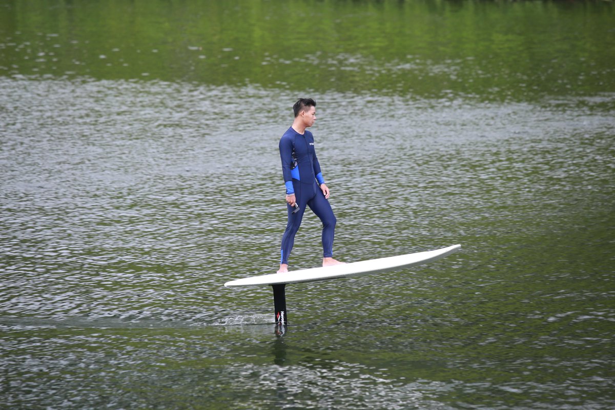 HoverstarVideo's tweet photo. Tired of the hustle and bustle of city life? Relax and ride an efoil. Pre-order by $199 https://t.co/H99uedrFq5
#havospark #hoverstar #hoverfoil #efoil #efoiliker #h5 #electrichydrofoil #electricsurfboard #sailing #watersports #kitesurf #kitesurfing #windsurfing #wakeboard https://t.co/7XgaksBOUN
