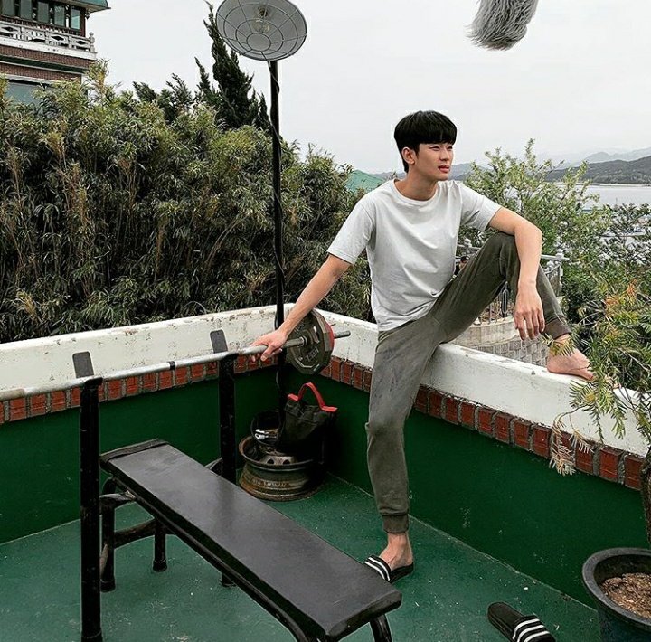 kdramadaisy's tweet photo. kim soo hyun as your husband balik kampung rumah mertua https://t.co/BOp5VFI5Dl