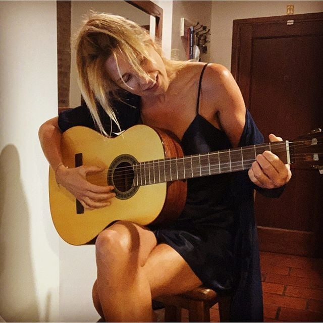 D1024S4RG's tweet photo. ¡FELIZ CUMPLEAÑOS #AlinaMoine!
Hoy cumple 41 años esta bella periodista que ademas de desempeñar ese trabajo magistralmente es dueña de una belleza única que no para de levantar suspiros donde sea que vaya https://t.co/w2p0GLNi73