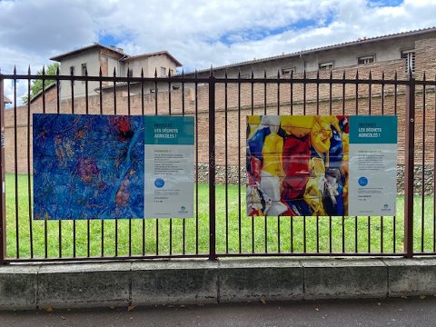 SSouchon's tweet photo. Du 4 juillet au 2 août 2020, #ADIVALOR participe à l'expo photos #RECYCLAGES sur les grilles du Jardin Raymond VI à #Toulouse. Découvrez vos déchets sous un jour totalement nouveau ! Toutes les infos sur  https://t.co/nXz5tsN2Ut https://t.co/vTDPXIoszi