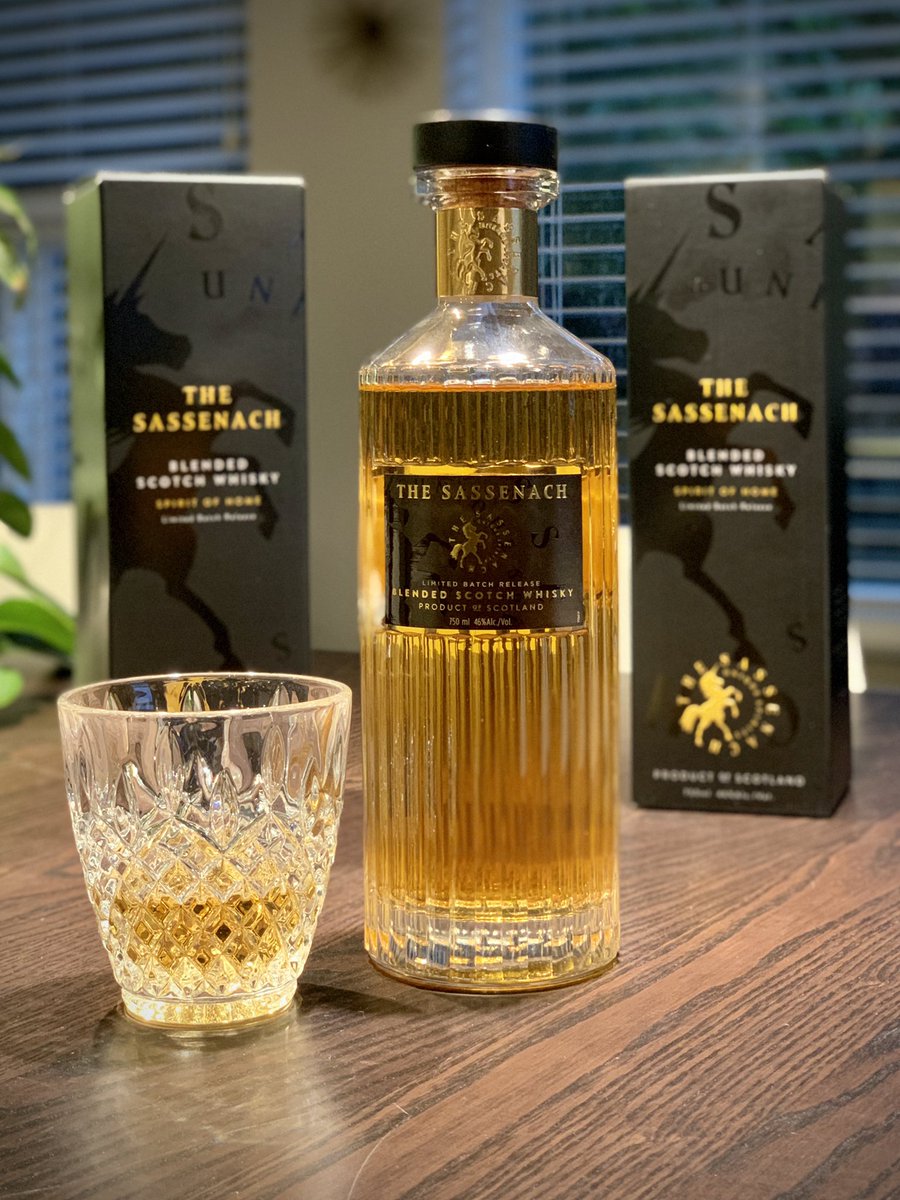 RebeccaPermack's tweet photo. After an almost 4 month delay and a 2500km drive, my delivery of #Sassenach whiskey finally arrived, personally delivered by some good friends! Got 2 bottles to be safe as I know the first one won’t last long! #slainte @SamHeughan @SassenachSpirit https://t.co/UlLMsjEPS4