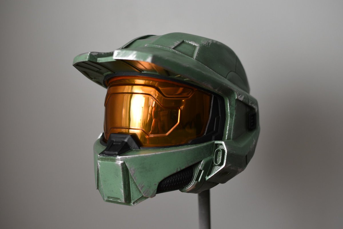 AlieaMarie06's tweet photo. Check out my Halo Infinite inspired helmet with its new fresh paint job. #HaloSpotlight @Halo https://t.co/mSIE7nxpxo