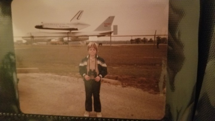 MarvinDMartian_'s tweet image. I was looking for another picture and came across this one at Carswell Air Force Base in Fort Worth, Texas. It's probably Columbia or Challenger I'm not sure now #KNFW
