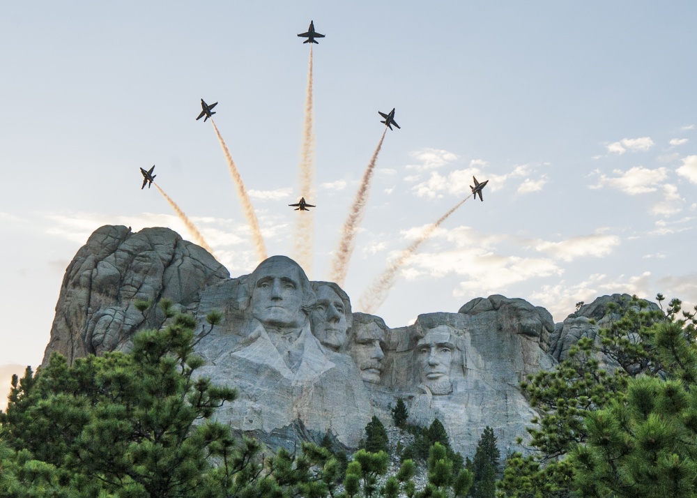 #BlueAngels fly over #MtRushmore today during #SaluteToAmerica hosted by the state of South Dakota. Celebrating the 244th year of independence for the USA!  (photo by Mass Communication Specialist 2nd Class Cody Hendrix)
#HomelandDefense #WeHaveTheWatch #IndependenceDay