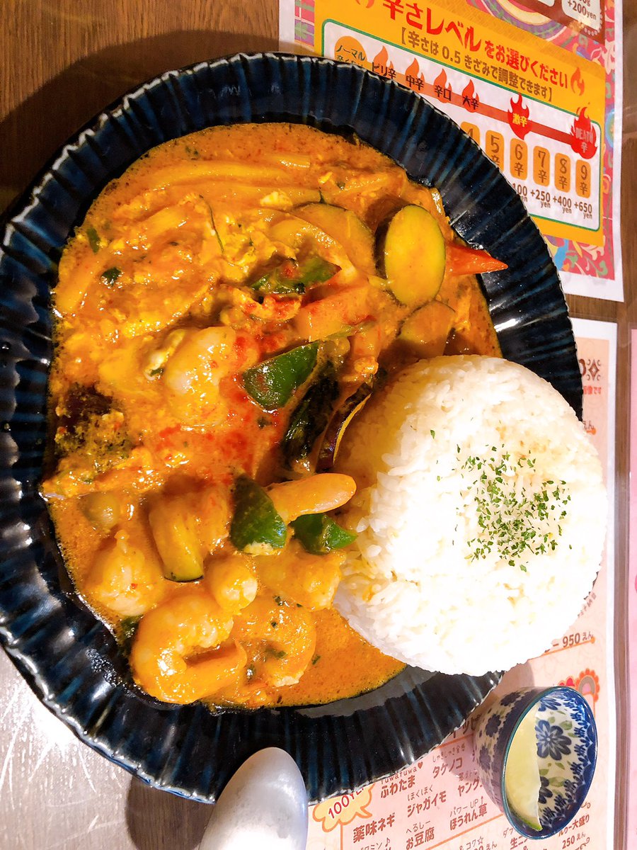 SYakisovam's tweet photo. #ハバカーる
なんだかんだひさびさのハバカーる
やっぱりふわたま
何回食べても一口目、うゎ美味って思う
だか写真は限定カレーえびトムヤム https://t.co/AaMS7XuQZv