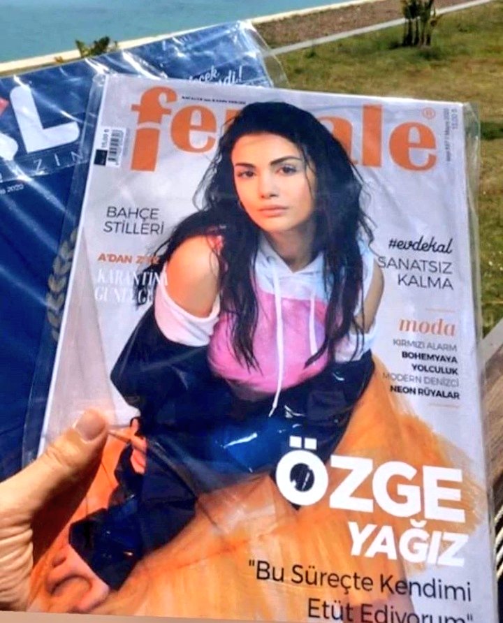 CastleVivita's tweet photo. She's a limited edition, there's only one Özge. She's a wonderful girl... her personality and energy are part of her style. As we can see, make up only magnifies Özge's beauty that already exists. #ÖzgeYağiz💜💛💙💚🧡 #FEMALEmagazinecover📸♀️
#interview2020 #rainbowoutfit🌈 #ÖYFC https://t.co/XkMF33JKY6