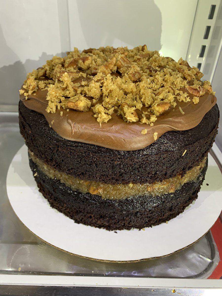 MeeganVegan's tweet photo. Vegan German Chocolate Cake #MeeganTheVegan #LivingVeganInLubbock #LubbockLife #MeeganTheBougieVegan https://t.co/DIs2gHrcxu