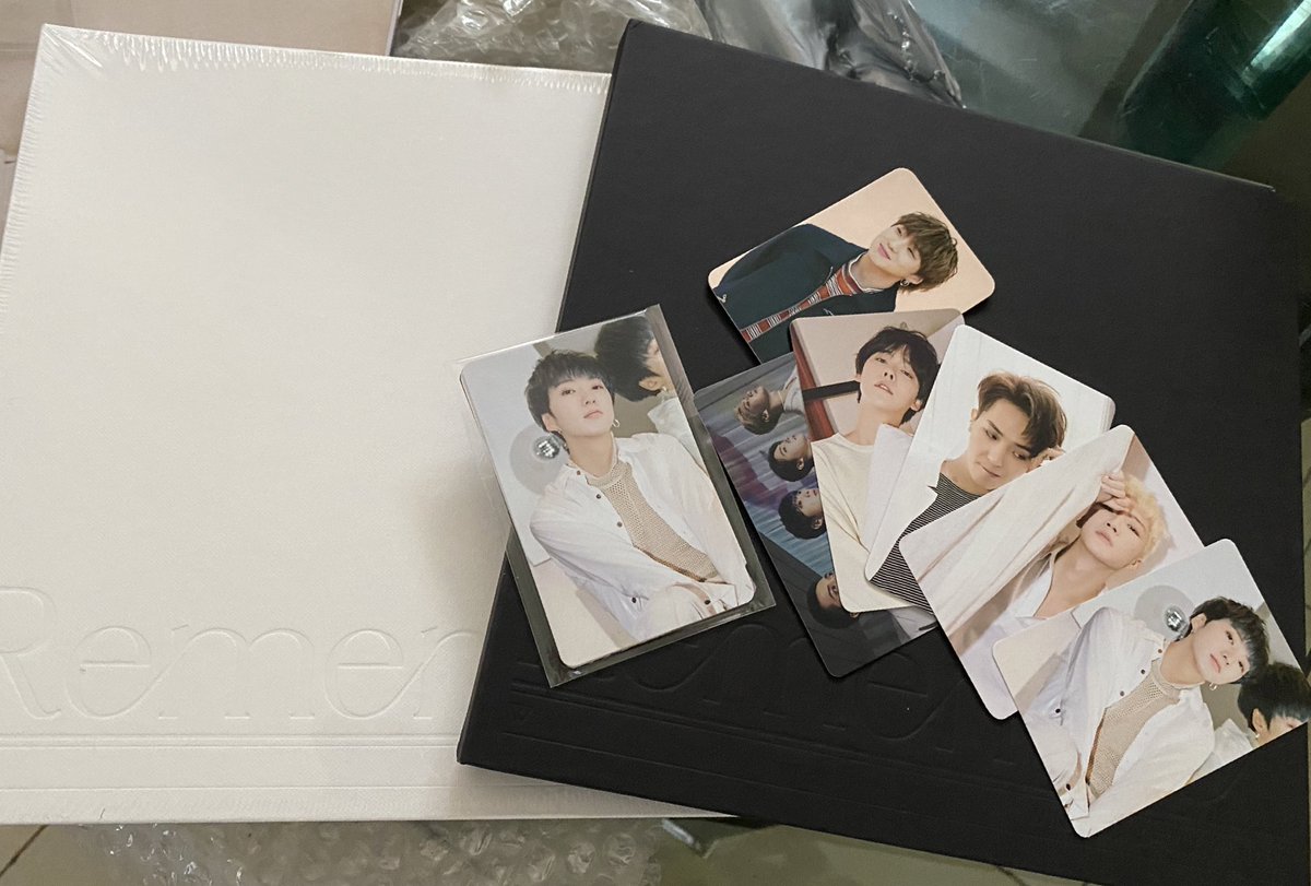 chuchuwariwari1's tweet photo. Among all my #WINNER albums, these are my favorite.. 💙💙💙💙 thank you @asdfghjkloveBB.
#WINNER #위너 #REMEMBER #WinnerRemember @yginnercircle @yg_winnercity https://t.co/rjLQedBt0y