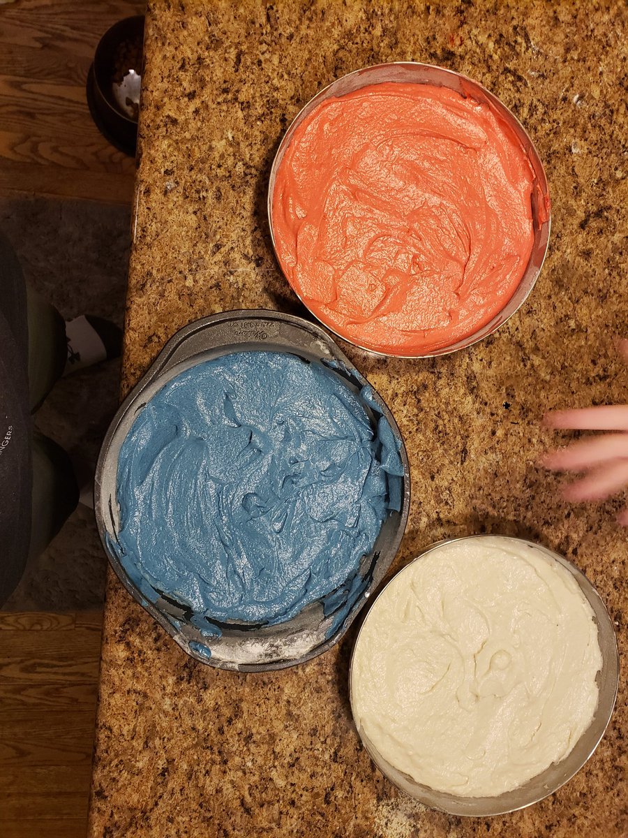 ssnyder40's tweet photo. @NailedIt #redwhiteandbluecakes
#4thofJuly2020 #nailedit #buttercreanfrosting https://t.co/oqfmfsZ90r