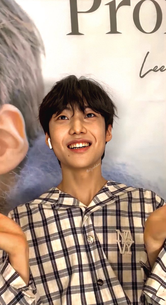 llyb_'s tweet image. 200703 As Promised Video Call Fansign

비누방울 마법의 행복ㅋㅋㅋ 🧼✨

#이은상 #LEEEUNSANG  #AsPromised
@X1official101 @BN_Music