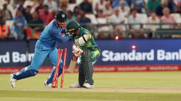 CricXtasy's tweet photo. The stumping hero, #MSDhoni made a whopping 1️⃣9️⃣5️⃣ stumpings in his International career across all formats, the most by any keeper 🧤
In the #IPL, Dhoni made a further 3️⃣8️⃣ stumpings, topping the charts again.
What a star🌟
#Cricket #CricketThread https://t.co/FIdEEgGjtw