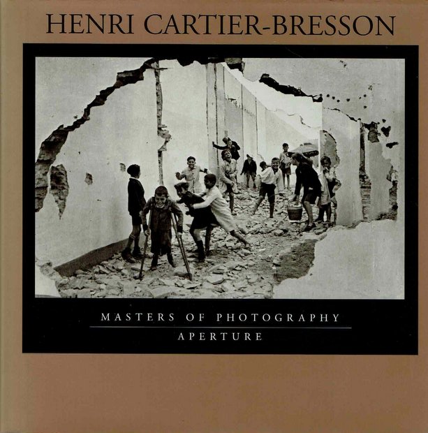 幻想系古本屋 古書ドリス Ar Twitter Henri Cartier Bresson アンリ カルティエ ブレッソン写真集 世紀を代表するフランスの写真家 アンリ カルティエ ブレッソンの写真集 小型の手持ちカメラを使用し 世界中を旅しながら 決定的瞬間 をとらえたスナップ写真42