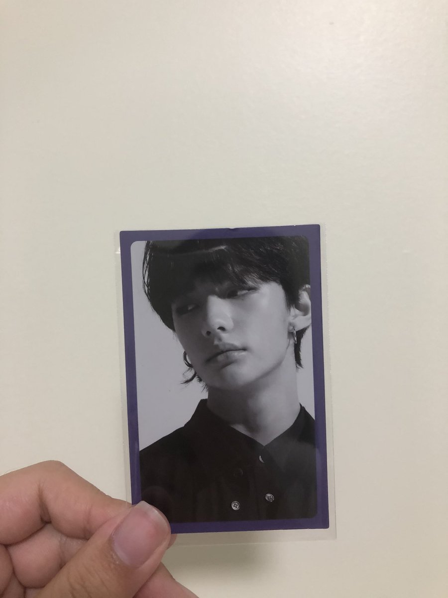 khngaiWW's tweet photo. stray kids Hyunjin pob Iamyou purple border pc giveaway!!

rules:
- retweet and follow @khngaiWW 
- worldwide
- end : tba

please enjoy! 😉
#Straykids  @Stray_Kids #HYUNJIN #GIVEAWAY #kpopgiveaway https://t.co/DyR4BKUwTU