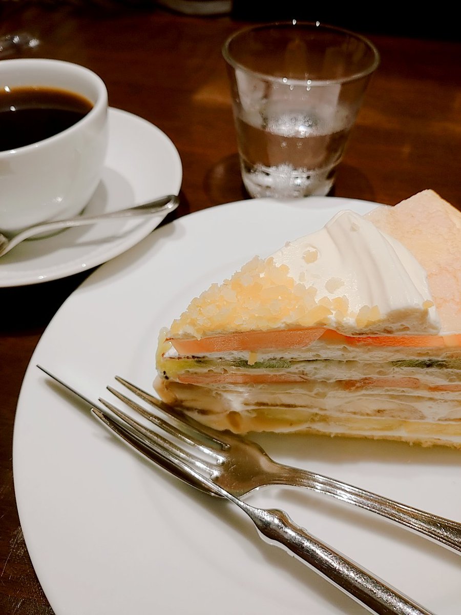 めっさうま、美味しいです。
#HARBS
#ミルクレープ https://t.co/IPmUhWNvOC
